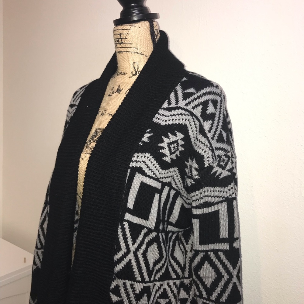 - - Beautiful black and grey tribal pattern po…